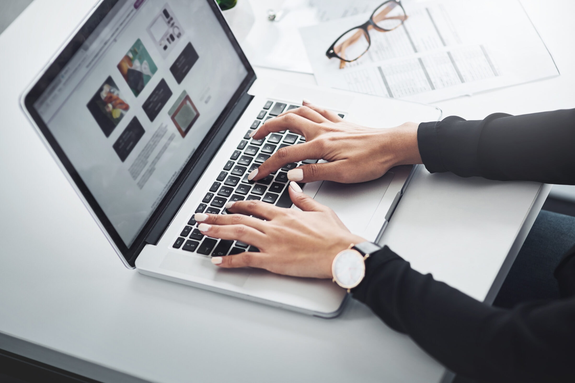 DIGITAL & SOCIAL STRATEGY